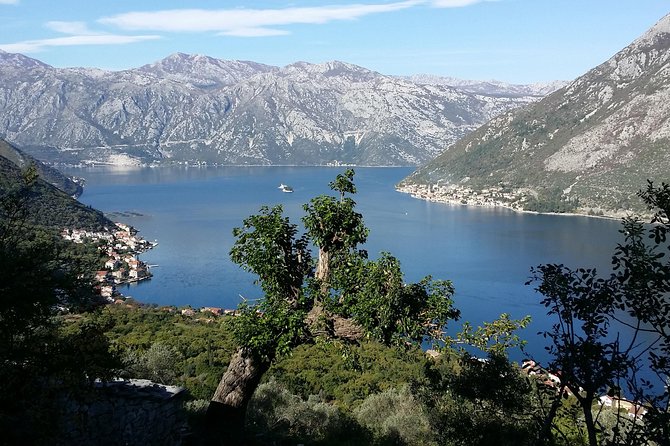 Bike & hike tour - The steep path toward the old village church