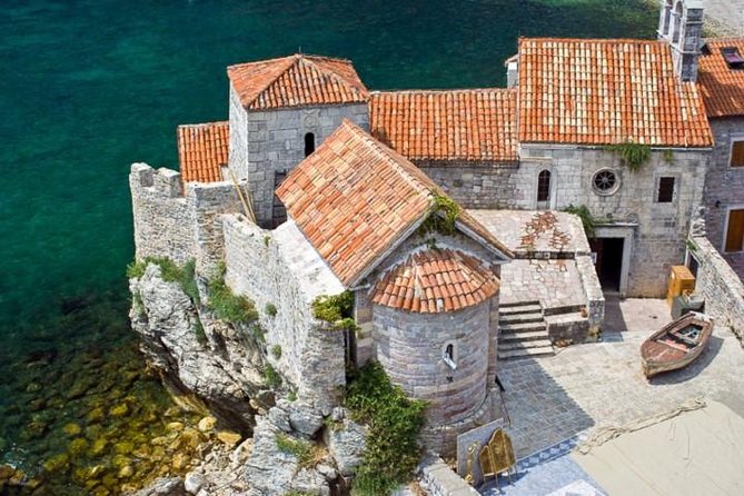 Budva old town private tour - The drive to St. Stephen