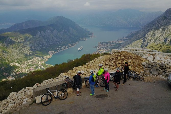 Epic 25 Turns Downhill Bike Descent w/ Panoramic Cable Car Ascent - The famous 25 Turns descent