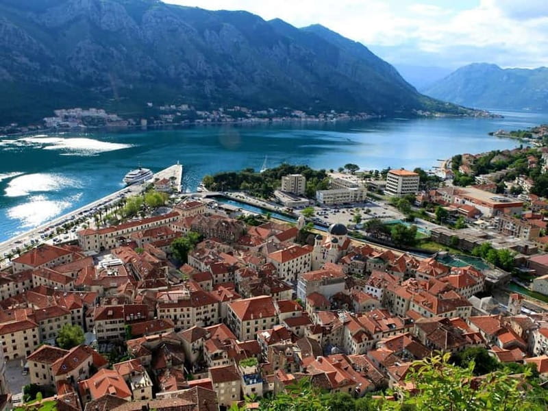 From Dubrovnik: Montenegro Day Trip with Boat Cruise - The coastal road into Montenegro