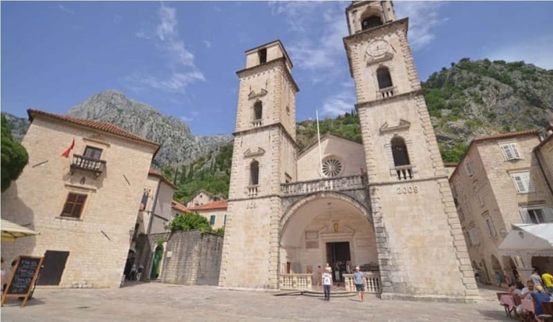 From Dubrovnik: Montenegro Day Trip with Boat Cruise - The long approach to Kotor