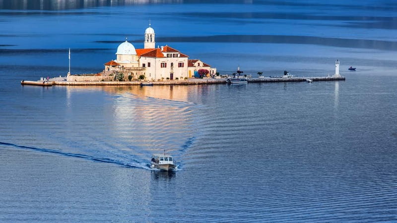 From Dubrovnik: Montenegro Day Trip with Cruise in Kotor Bay - The first hours: Konavle Valley and the border