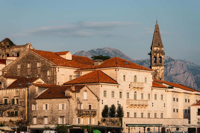 ★ From Kotor: Sunset Boat Tour to Perast & Lady of the Rocks - Perast, 40 minutes among Baroque buildings
