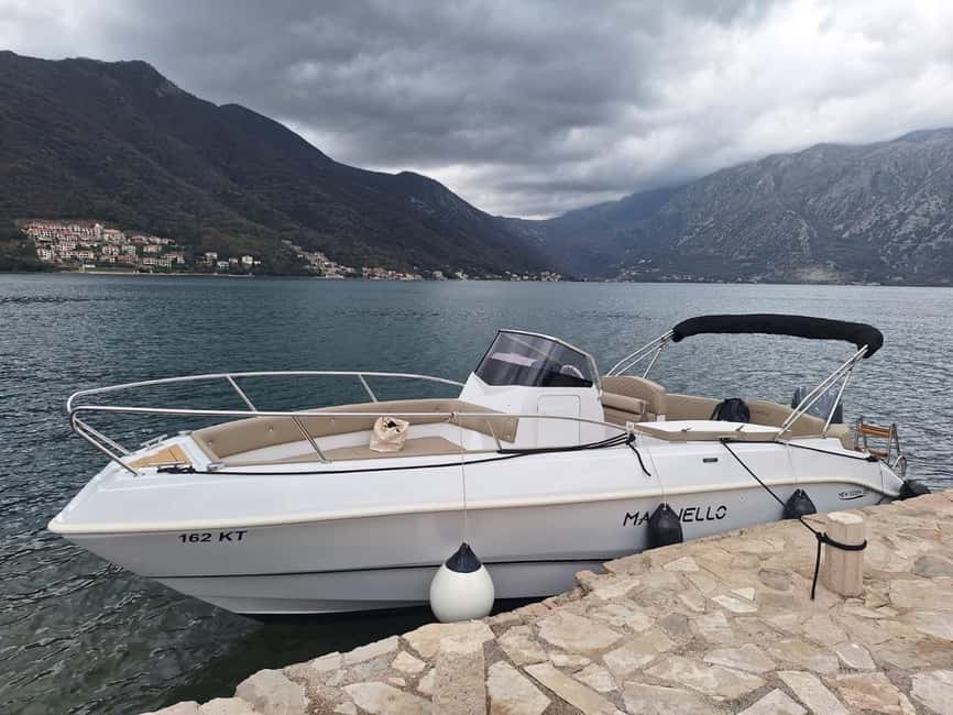 Kotor: Speedboat Tour to Perast and Our Lady of the Rocks - Perast and the 57-meter church tower
