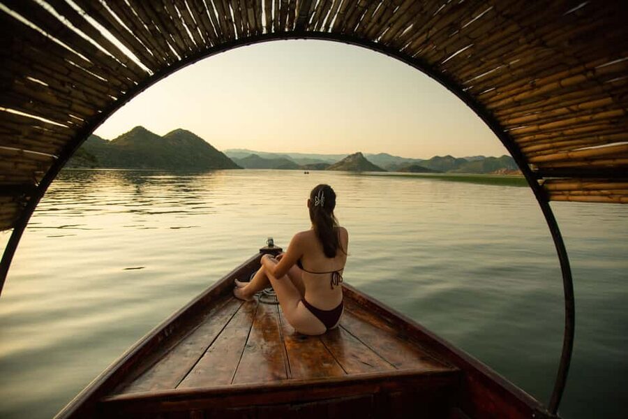 Lake Skadar: Guided Nature Cruise with Drinks - Through the canals toward Fort Lesendro
