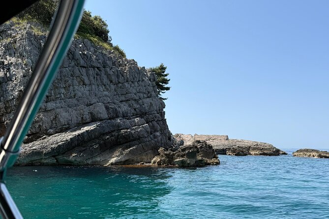 LUX Blue Cave, Lady of the Rocks, Mamula, Submarine Tunnel (3h) - Key points at a glance
