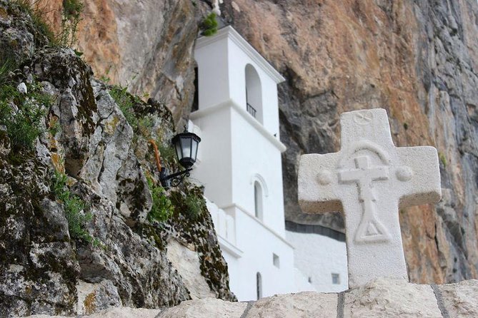 Ostrog Monastery tour - Arriving at a monastery in the rock