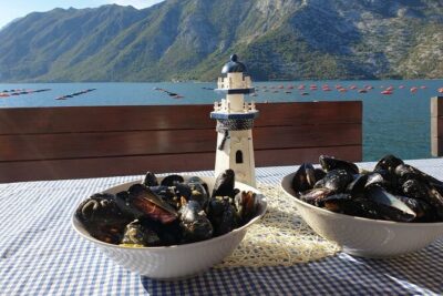 Private Gastro Cruise: Blue Cave & Organic Seaside Lunch
