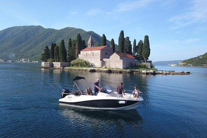 Private tour with speed boat - Perast and Lady of the rock - Perast, a compact town of stone and Baroque buildings