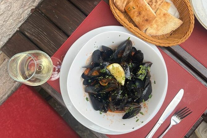 Private Walking tour with Wine and Food - The farmers market: 15 minutes of Montenegrin flavor