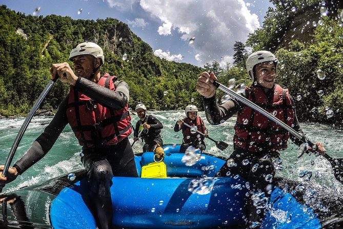 Rafting Adrenalin 7km - Getting fitted for the Tara River