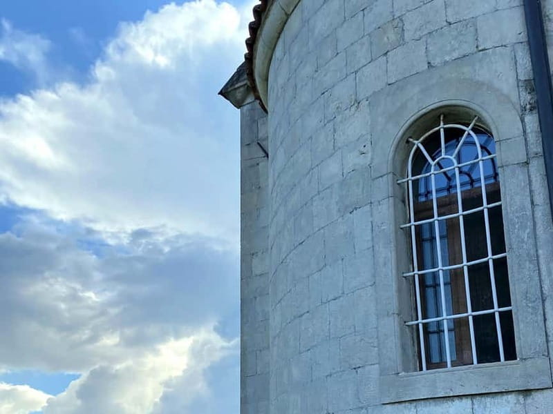Skadar Lake Guided Tour to Vranjina Monastery & Wine Tasting - Leaving Virpazar by wooden boat