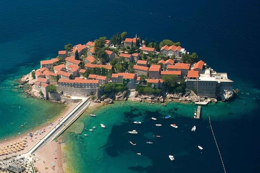 Tirana/Durres/Shkoder: Montenegro Day Tour Budva & S. Stefan - Guides who shape the day