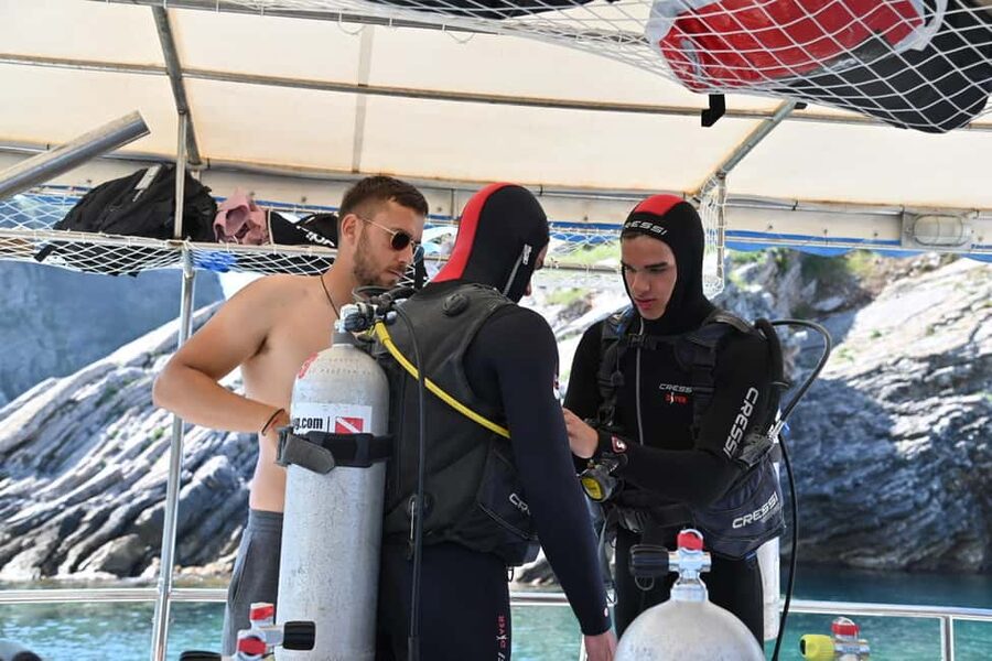 Try Scuba Diving from Boat in Budva - Budva Diving Center - A calm briefing before you enter the water